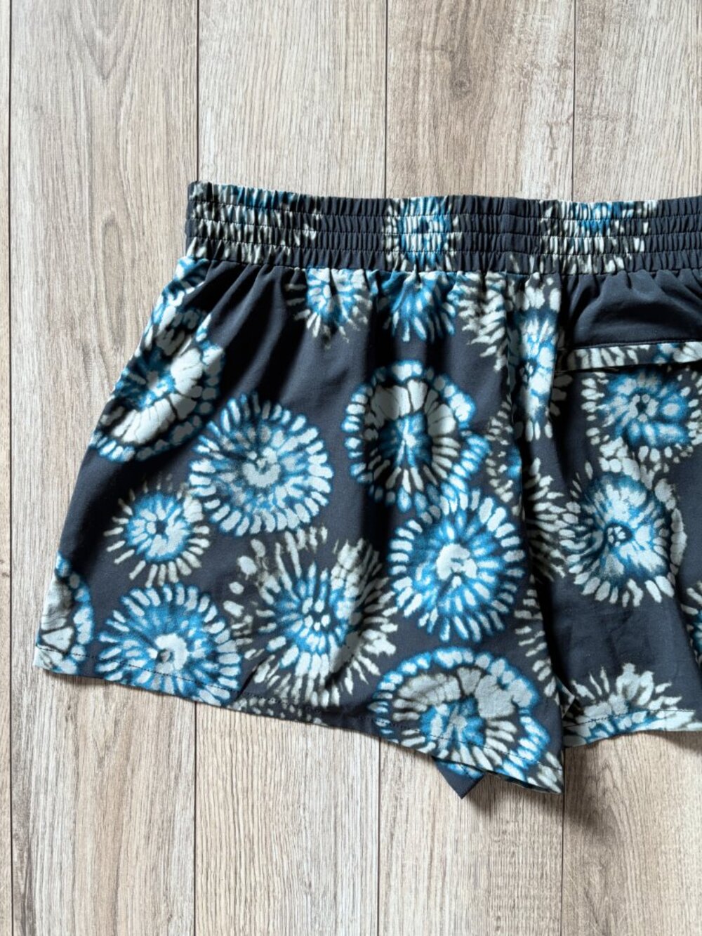 Toad&Co Sunkissed Pull On Shorts Big Sky Blue Tie Dye Womens Medium Gorpcore - Picture 9 of 13